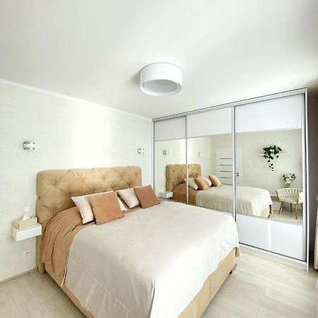 Die Eleganz - Apartment Near The City Center With Free Parking Bratislava Esterno foto