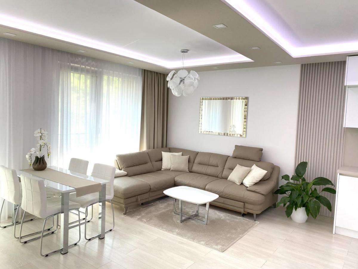 Die Eleganz - Apartment Near The City Center With Free Parking Bratislava Esterno foto